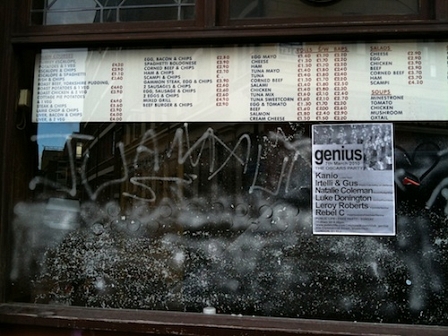 © Robert Rotifer Rossi Restaurant Menü im Fenster